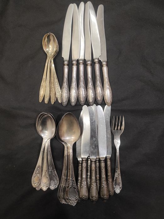 Мельхіорові столові прибори , 10 кг.