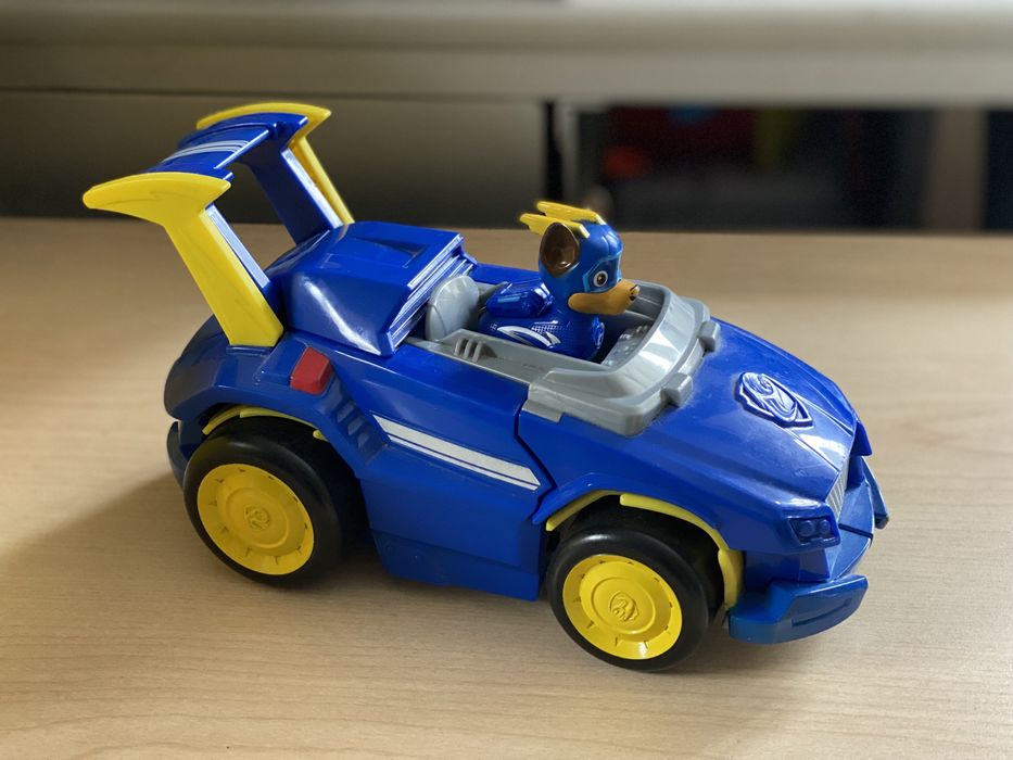 Гонщик із автомобілем (серія Мегащенки) Щенячий патруль