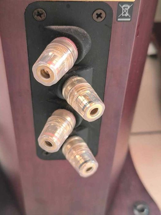 Colunas grandes Wharfedale Pacific EVO-30, em madeira em excelente estado.