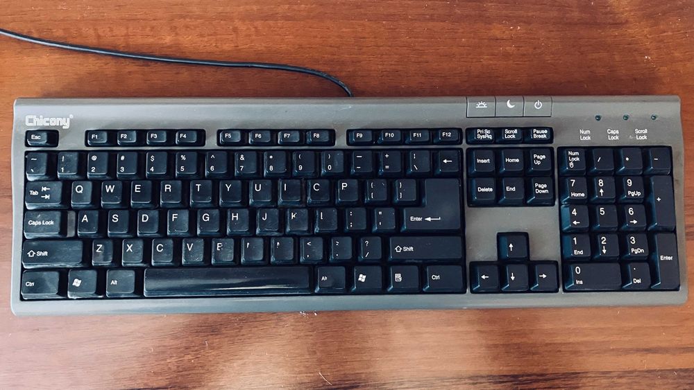 Komputer Intel/Pentium4 + monitor Fujitsu Siemens + klawiatura | retro