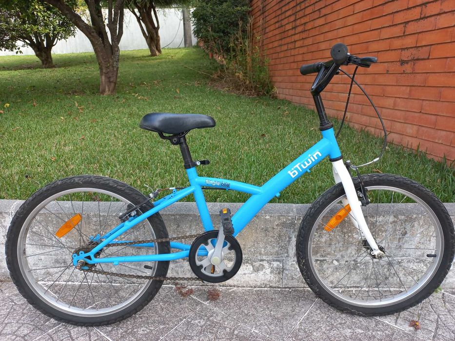 Bicicleta de Criança Btwin Roda 20'' (Decathlon | ideal dos 6 aos 9 anos). Bom estado. Zona de Braga.