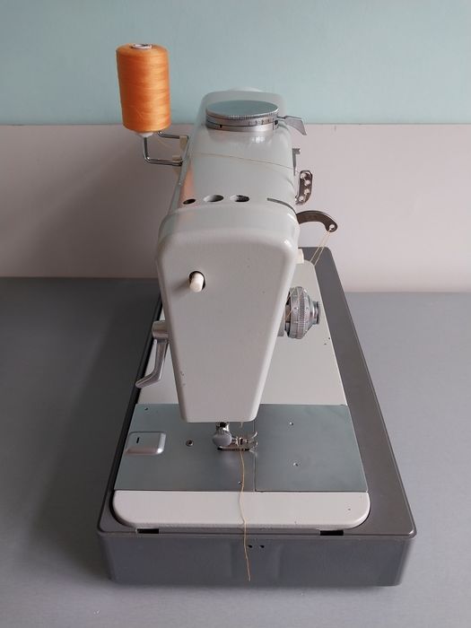 Швейна машинка PFAFF 90