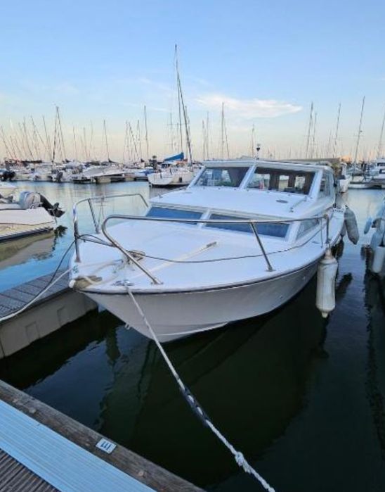 Barco Coronet Yacht Club