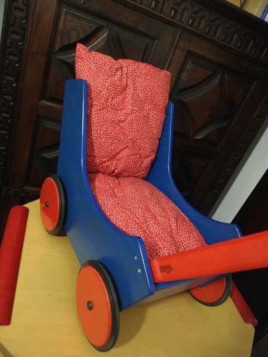 Carrinho Bonecas em madeira