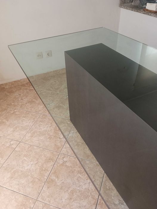 Mesa de Jantar com Tampo em Vidro – Elegância e Sofisticação para a sua Casa!