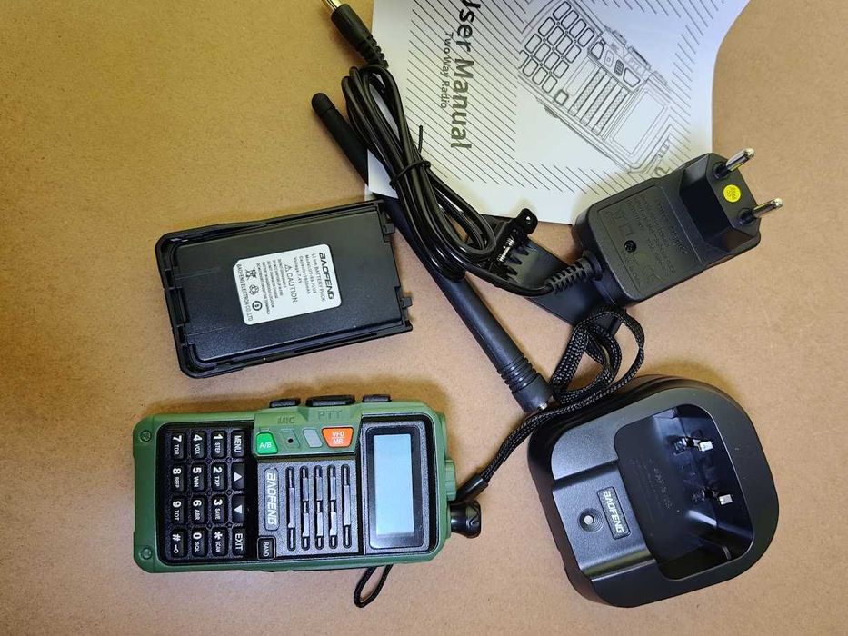 Walkie-Talkie Baofeng UV-S9 Plus 10W Tri-Band Novo a Estrear