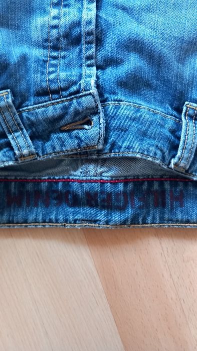 Hilfiger Denim r L dół nogawek lekko poszarpany