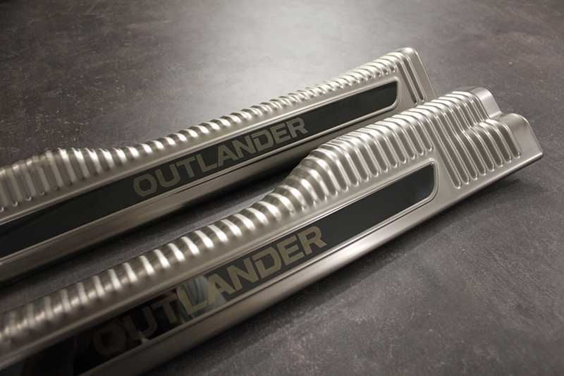 Mitsubishi Outlander 2013-2022 Накладки на внутрішні пороги (на пласт)