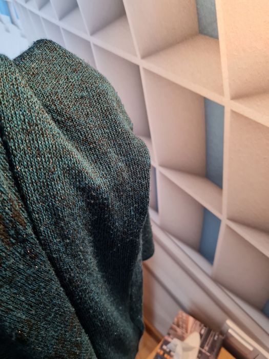 Cienki sweterek sweter że srebrną nitką