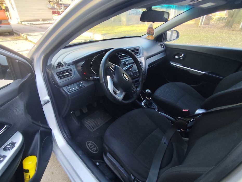 KIA RIO 2013г 1.6 в отличном состоянии