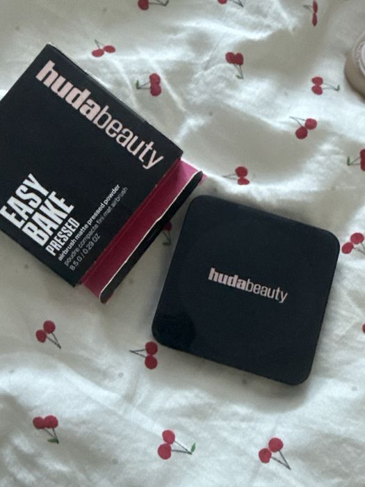 Puder prasowany huda beauty