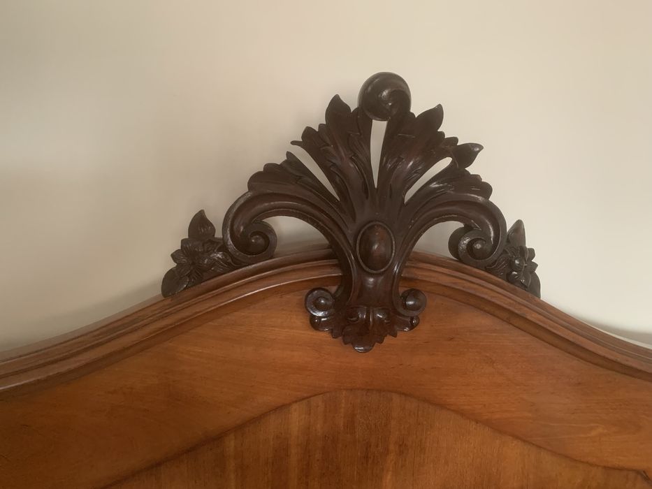 Cama romantica em vinhático e pau santo