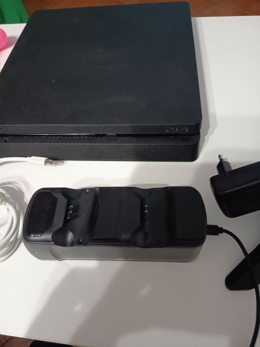 Ps4 Slim com 1000gb com comando + acessorios