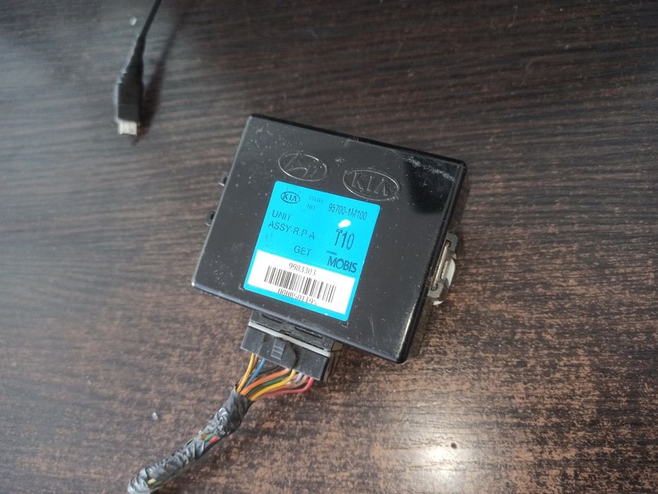 Блок управления парктроников KIA Hyundai 95700-1M100