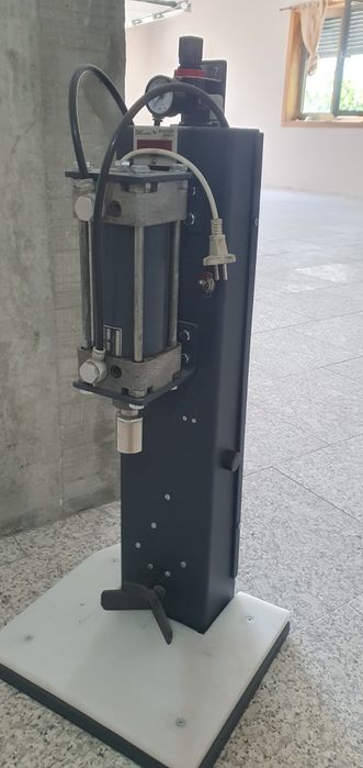 Maquina de meter rolhas capsulador  arrolhador  com funções exclusivas