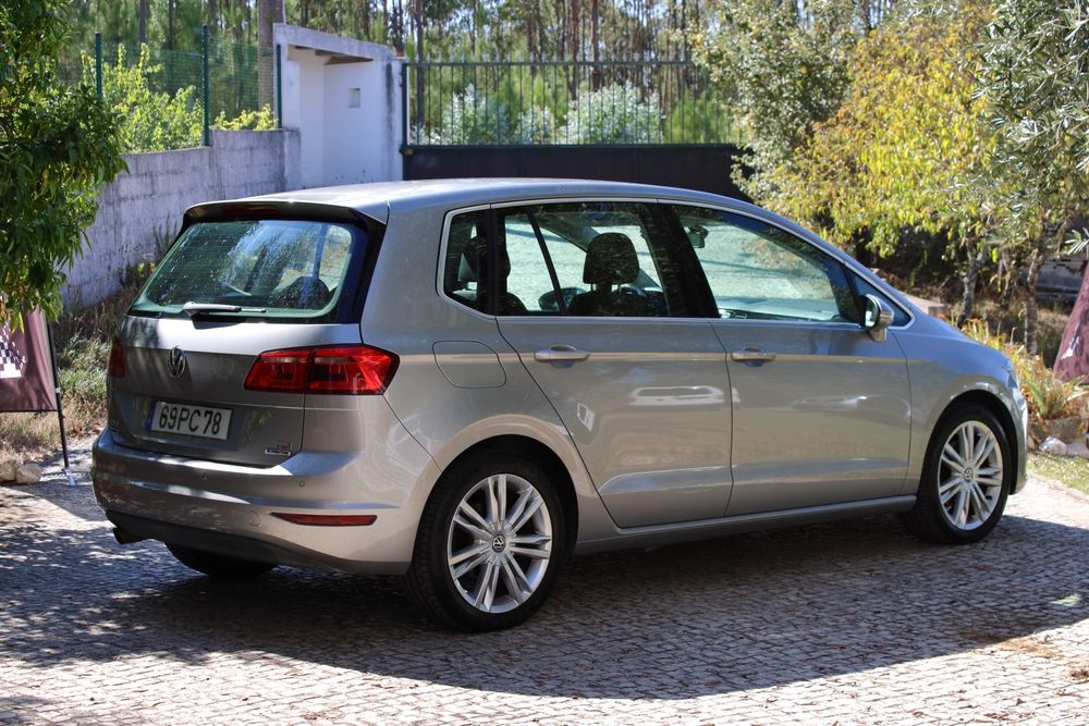 Volkswagen Golf 7 VII Sportsvan 1.6 TDI R-Line 110CV (195€/Mês)