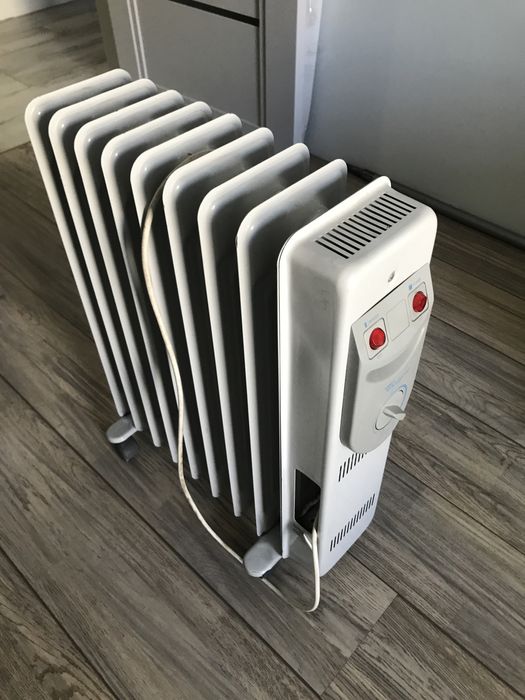 Масляний обігрівач Whirpool AKG 923 2000W