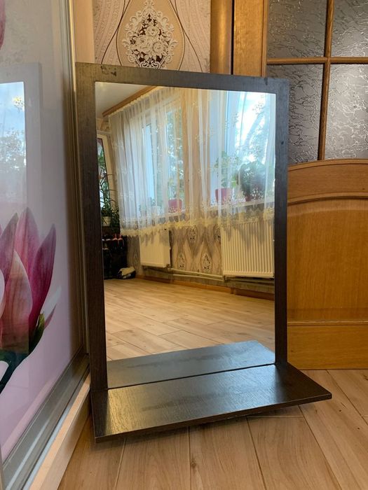 Продам настінне  дзеркало для перукаря