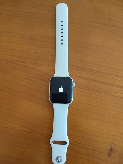 Apple Watch GPS, Caixa em alumínio prateado de 44 mm com Bracelete