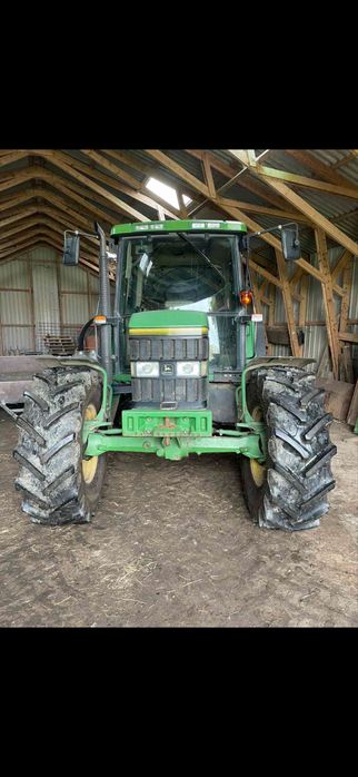 Трактор John Deere 6400