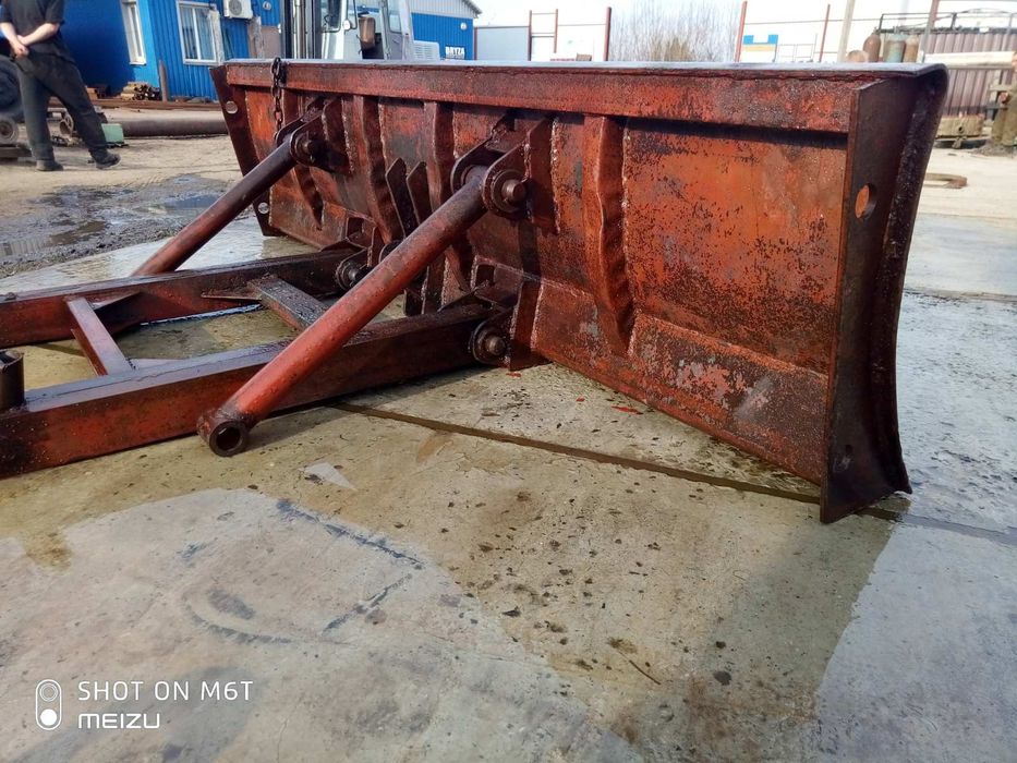 Отвал тракторний  Карпатец