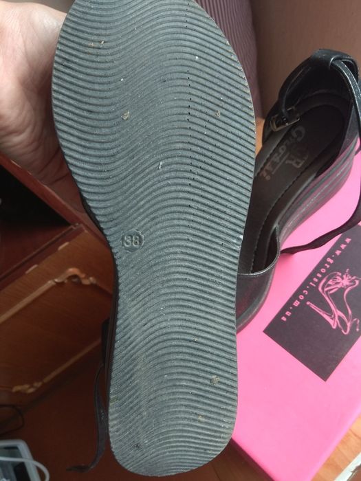 Продам босоножки