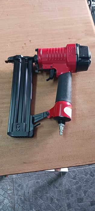 Pistola pneumática de pregos de aço