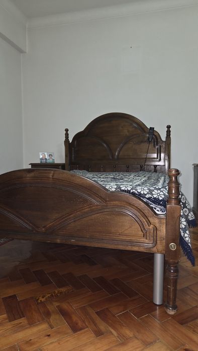 Cama com estrado