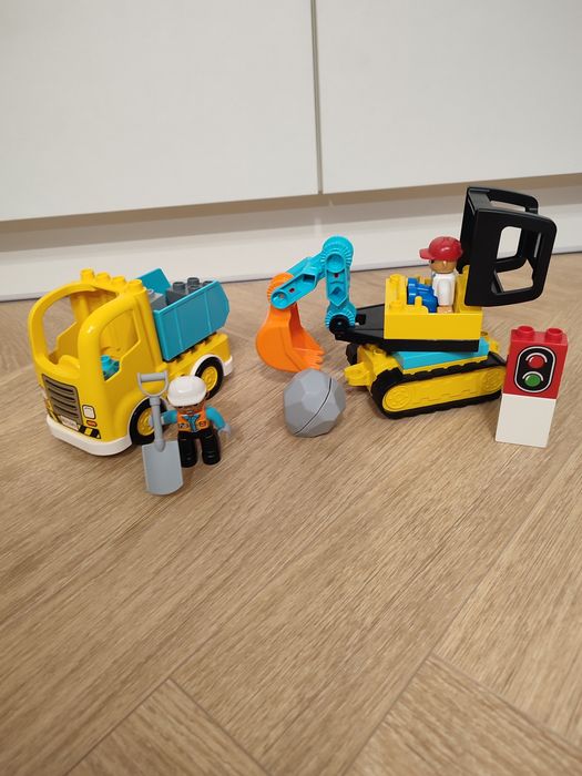 LEGO duplo ciężarówka i koparka 10931 + śmieciarka 10945.
