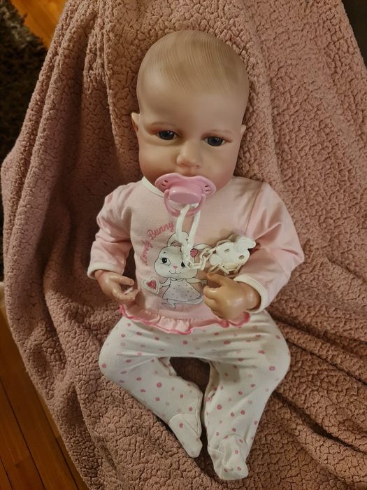 Bebé Reborn  com corpo em pano