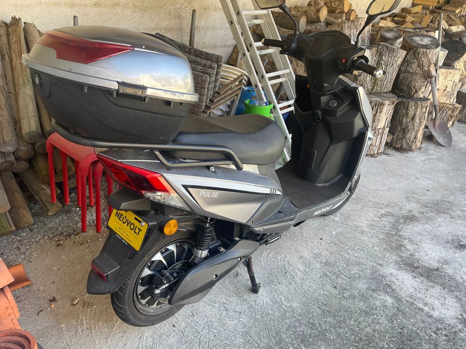Vendo mota elétrica Neovolt Pulse 72V 250W (0,25 kW) com apenas 750 kms rodados