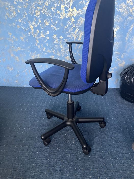 Продам компʼютерний стілець