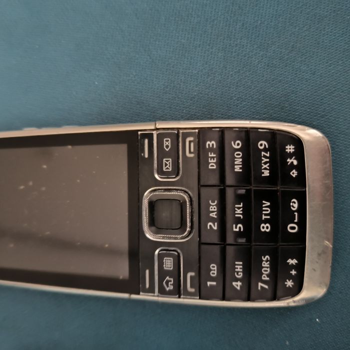 Nokia E52 dwie sztuki uszkodzone na części zestaw telefon