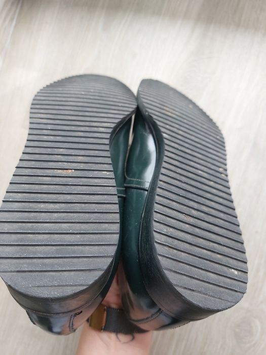 Лофери гарного "бутилочного" кольору.