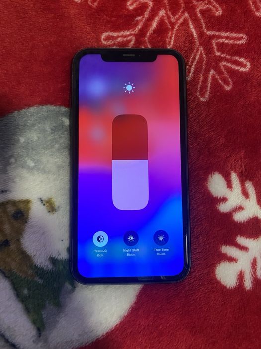 Айфон 11 на 64гб.