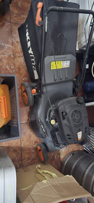 Corta relva a gasolina