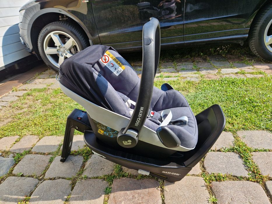 Fotelik samochodowy Maxi-Cosi Pebble Pro wraz z bazą