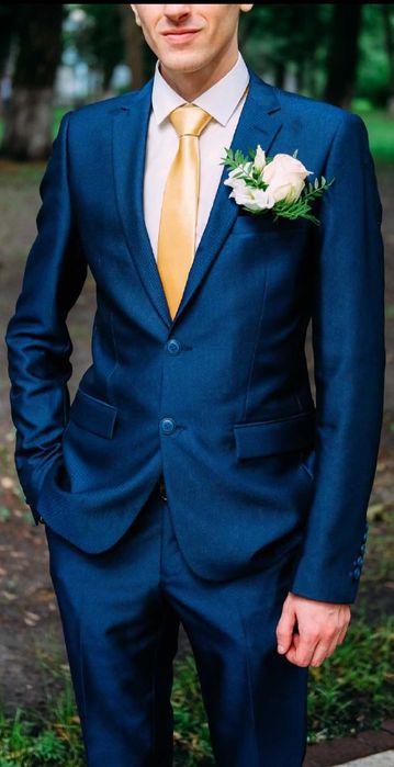 Чоловічий класичний костюм