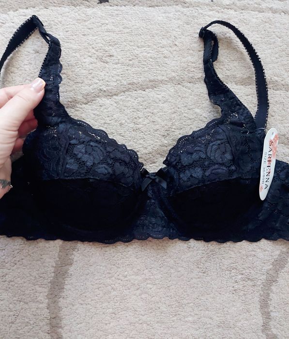 Бюстгалтери нові:  чорний, білий,  синій