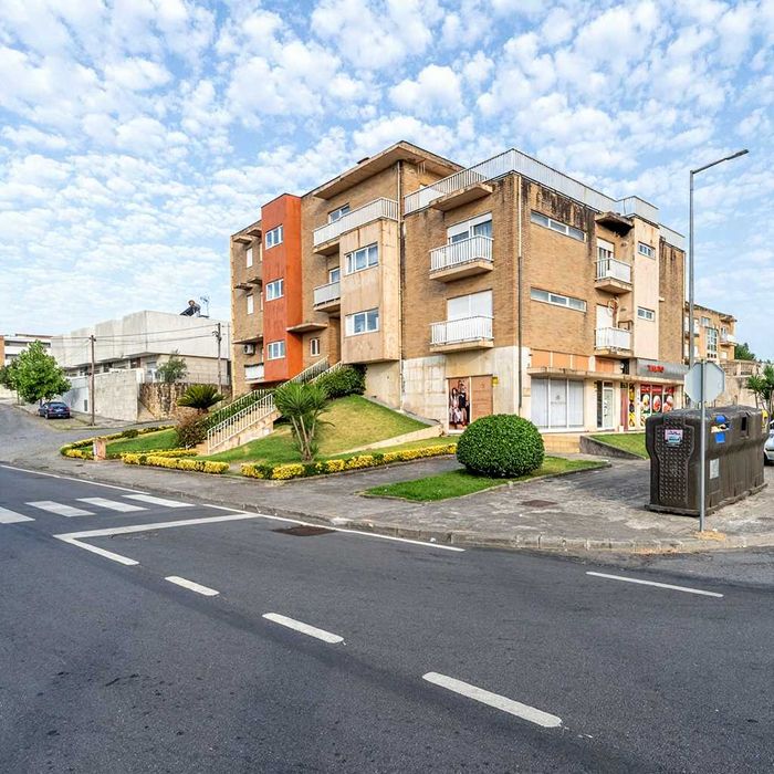 Aluga-se Apartamento T2 - Ribeirão (V. N. Famalicão)