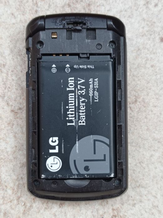 Телефон раскладушка  LG