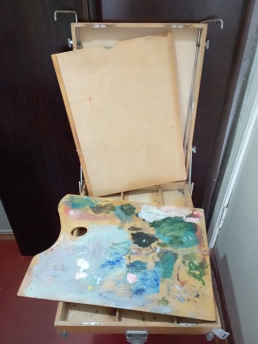 Мольберт,этюдник.