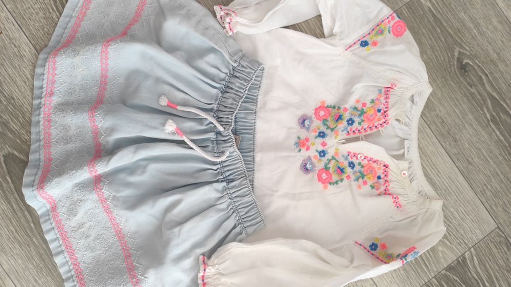 Чудовий костюмчик для дівчинки