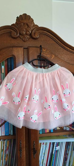 różowa spódniczka w króliczki