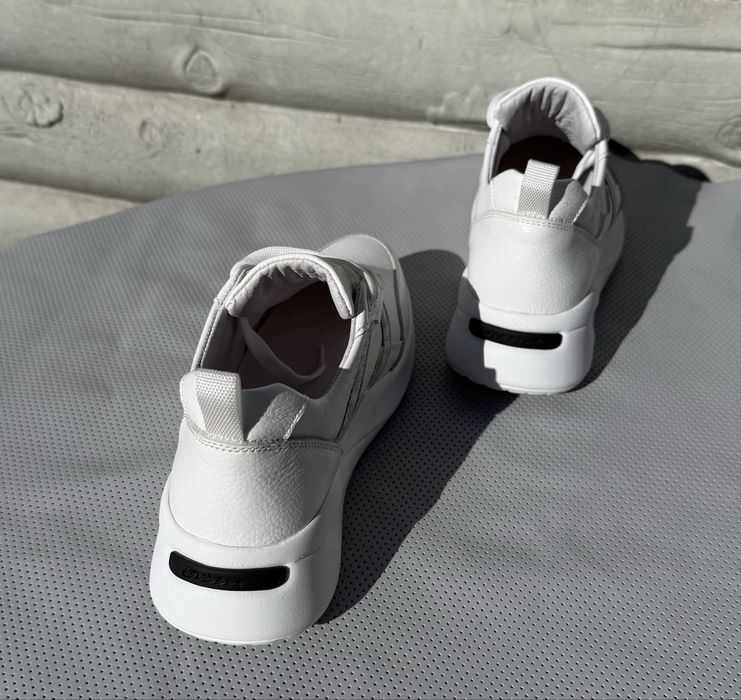 Кросівки жіночі з натуральноі шкіри,нові