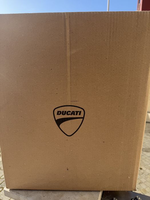 Banco Frontal Ducati