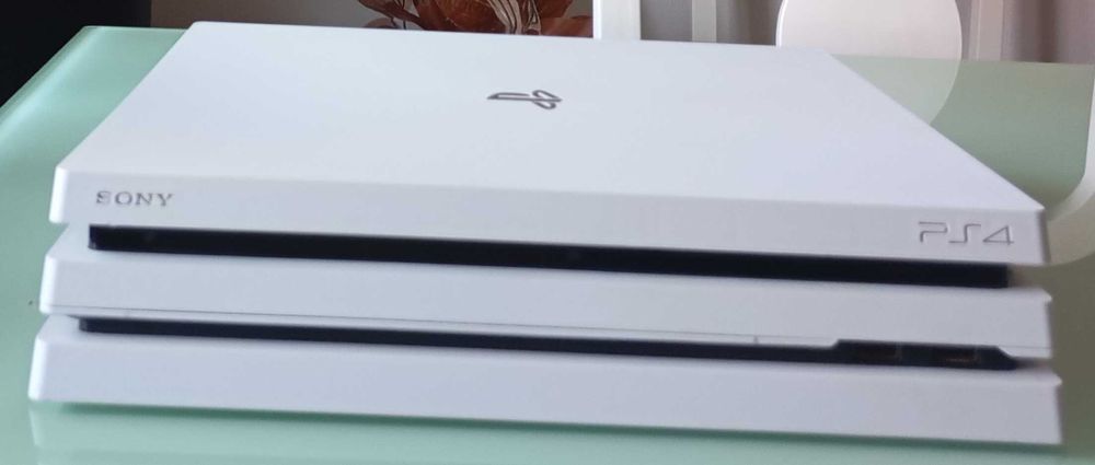 PlayStation PRO 1TB + Controller64752417014785122