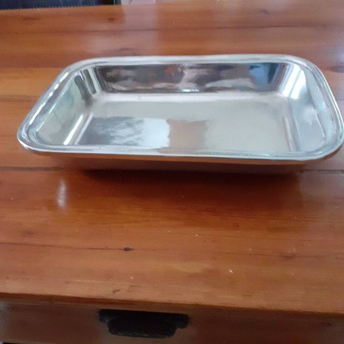 Travessa em fundição de alumínio. Vai ao forno