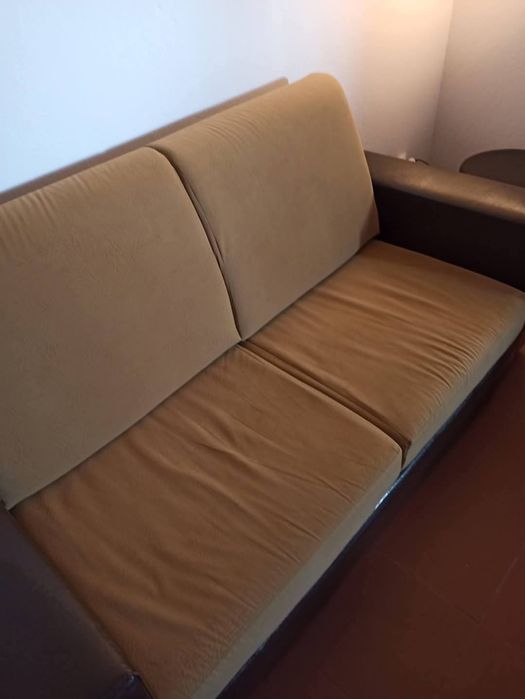 Sofá cama bege e castanho