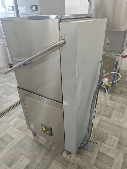 Посудомийна машина професійна купольна Electrolux NHT8G